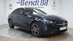 Blå Begagnad 2022 Mercedes C300e AMG line Sedan | 464 500 kr (Marknadspris)