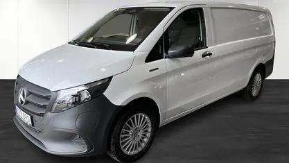 Vit Begagnad 2024 Mercedes e-Vito Minibuss | 449 900 kr (Superpris)