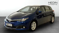 Mörkblå (blue) Begagnad 2015 Toyota Auris Halvkombi | 119 900 kr (Bra pris)