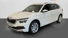 Vit Begagnad 2021 Skoda Kamiq Adventure SUV | 199 700 kr (Marknadspris)