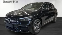 Svart (black) Ny 2025 Mercedes GLA200 AMG Line Premium SUV | 475 500 kr (Superpris)