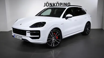 Vit (white) Begagnad 2025 Porsche Cayenne S E-Hybrid SUV | 1 399 000 kr (Superpris)