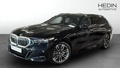 Svart (black) Begagnad 2025 BMW 520 M Sport Kombi | 598 700 kr (Lite dyr)