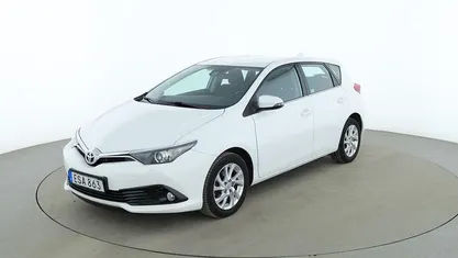 Vit Begagnad 2017 Toyota Auris Active Halvkombi | 143 000 kr (Marknadspris)