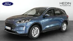Blå (blue) Begagnad 2022 Ford Kuga Titanium SUV | 269 900 kr (Marknadspris)