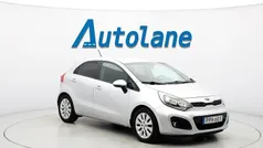 Grå Begagnad 2014 Kia Rio Halvkombi | 99 900 kr (Marknadspris)