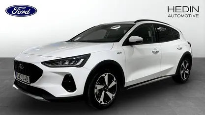 Vit Begagnad 2024 Ford Focus Active Halvkombi | 244 900 kr (Bra pris)