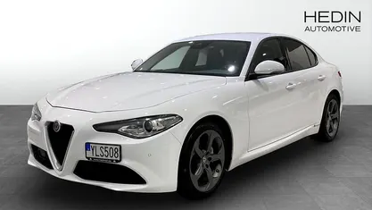 Vit (white) Begagnad 2018 Alfa Romeo Giulia Sedan | 224 900 kr (Marknadspris)