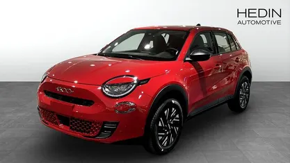 Röd (red) Ny 2025 Fiat 600 Lounge SUV | 350 800 kr (Marknadspris)