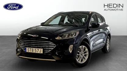 Silver Begagnad 2023 Ford Kuga Titanium SUV | 214 900 kr (Bra pris)