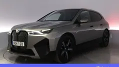 Grå Begagnad 2022 BMW iX Sport Line SUV | 456 900 kr (Marknadspris)
