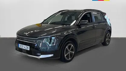 Grå Begagnad 2022 Kia Niro SUV | 289 900 kr (Marknadspris)