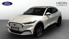 Vit Begagnad 2022 Ford Mustang Mach-E Standard Range SUV | 364 900 kr (Marknadspris)
