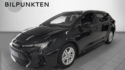 Black mica met (m) Begagnad 2024 Suzuki Swace Kombi | 299 900 kr (Marknadspris)