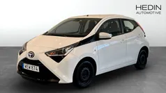 Vit (white) Begagnad 2018 Toyota Aygo X-play Halvkombi | 89 000 kr (Marknadspris)