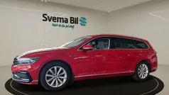 Röd Begagnad 2020 VW Passat Comfortline Kombi | 229 900 kr (Marknadspris)