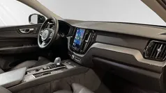 Svart Begagnad 2023 Volvo XC60 Plus SUV | 529 900 kr (Marknadspris)