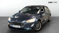 Blå (blue) Begagnad 2018 Ford Focus Titanium Halvkombi | 129 900 kr (Marknadspris)