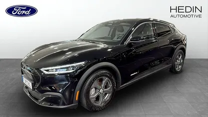 Svart Begagnad 2021 Ford Mustang Mach-E SUV | 344 900 kr (Marknadspris)