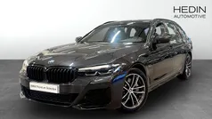 Grå (grey) Begagnad 2023 BMW 530e M Sport Kombi | 438 700 kr (Marknadspris)