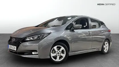 Grå Begagnad 2023 Nissan Leaf Acenta Halvkombi | 189 900 kr (Marknadspris)
