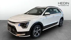 Vit (white) Ny 2025 Kia Niro 3 SUV | 420 768 kr (Marknadspris)