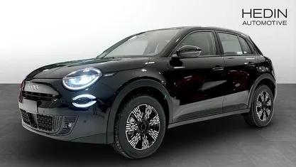 Svart Ny 2025 Fiat 600 Icon Halvkombi | 350 800 kr (Marknadspris)