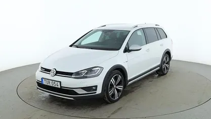 Vit Begagnad 2017 VW Golf VII Kombi | 157 000 kr (Marknadspris)