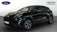 Svart (black) Begagnad 2022 Ford Puma Gen-E ST-Line Halvkombi | 209 900 kr (Marknadspris)