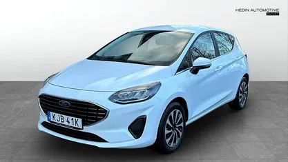 Vit Begagnad 2022 Ford Fiesta Halvkombi | 149 900 kr (Marknadspris)