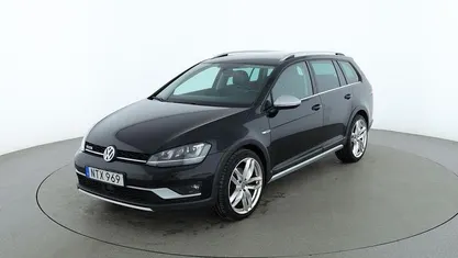 Svart Begagnad 2015 VW Golf VII Kombi | 150 000 kr (Marknadspris)