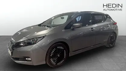 Begagnad Nissan Leaf N-Connecta 110 kW (150 HK) 2022 Grå Halvkombi