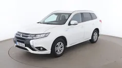 Vit Begagnad 2016 Mitsubishi Outlander P-HEV SUV | 197 000 kr (Marknadspris)