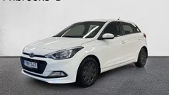Vit Begagnad 2017 Hyundai i20 Halvkombi | 79 800 kr (Bra pris)