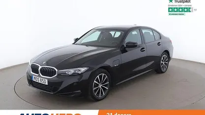 Svart Begagnad 2022 BMW 330e Sedan | 404 000 kr (Marknadspris)