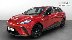 Röd (red) Begagnad 2023 MG MG4 EV Halvkombi | 254 900 kr (Marknadspris)