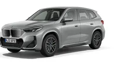 Grå (space silver metallic) Ny 2025 BMW iX1 Shadowline SUV | 551 400 kr (Marknadspris)