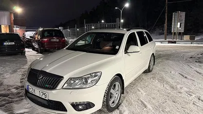 Begagnad Skoda Octavia RS 170 HK (125 kW) 2011 Vit Kombi
