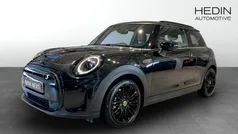Svart (black) Begagnad 2022 Mini Cooper SE Halvkombi | 224 700 kr (Marknadspris)