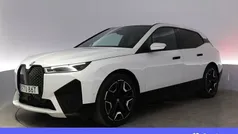 Vit Begagnad 2021 BMW iX Sport Line SUV | 528 900 kr (Bra pris)