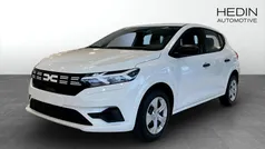 Vit (white) Ny 2025 Dacia Sandero Essentiel Halvkombi | 189 900 kr (Marknadspris)