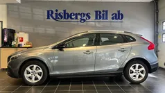 Grå Begagnad 2014 Volvo V40 CC Momentum Kombi | 124 900 kr (Marknadspris)