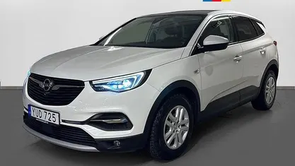 Vit Begagnad 2018 Opel Grandland X Dynamic SUV | 179 900 kr (Marknadspris)