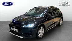 Svart Begagnad 2023 Ford Focus Active Halvkombi | 199 000 kr (Marknadspris)