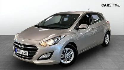 Begagnad Hyundai i30 Comfort 110 HK (80 kW) 2016 Halvkombi