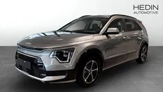 Grå (grey) Ny 2025 Kia Niro Advance SUV | 367 666 kr (Bra pris)