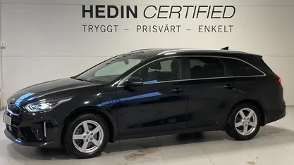 Svart (black) Begagnad 2021 Kia Ceed Advance Halvkombi | 229 900 kr (Marknadspris)