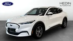 Vit (white) Begagnad 2022 Ford Mustang Mach-E Standard Range SUV | 339 900 kr (Marknadspris)