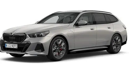 Grå Begagnad 2025 BMW 550e Comfort Edition Kombi | 948 700 kr (Marknadspris)