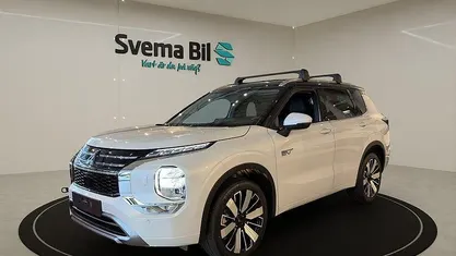 White diamond black roof Ny 2026 Mitsubishi Outlander P-HEV Edition+ SUV | 579 900 kr
